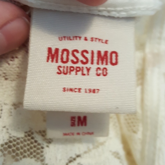 Cream colored lace back buttoned short sleeve top - Picture 4 of 5